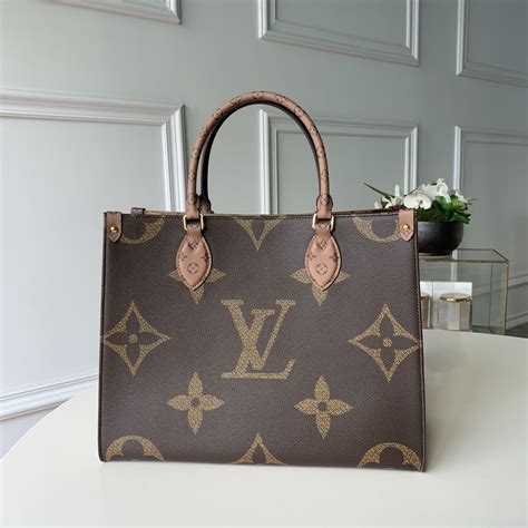 louis vuitton on the go black and white|Louis Vuitton onthego mm monogram.